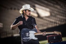 Brad Paisley will perform a concert honoring Dale Earnhardt Jr.'s JR Nation Appreci88ion Tour on Oct. 7 at zMAX Dragway